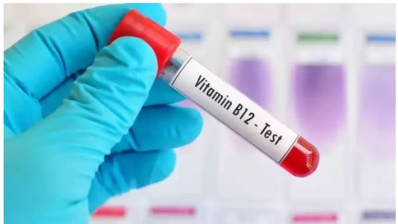 വിറ്റാമിന്‍ ബി 12ന്റെ കുറവ് ; ശരീരം കാണിക്കുന്ന ആദ്യ ലക്ഷണങ്ങൾ