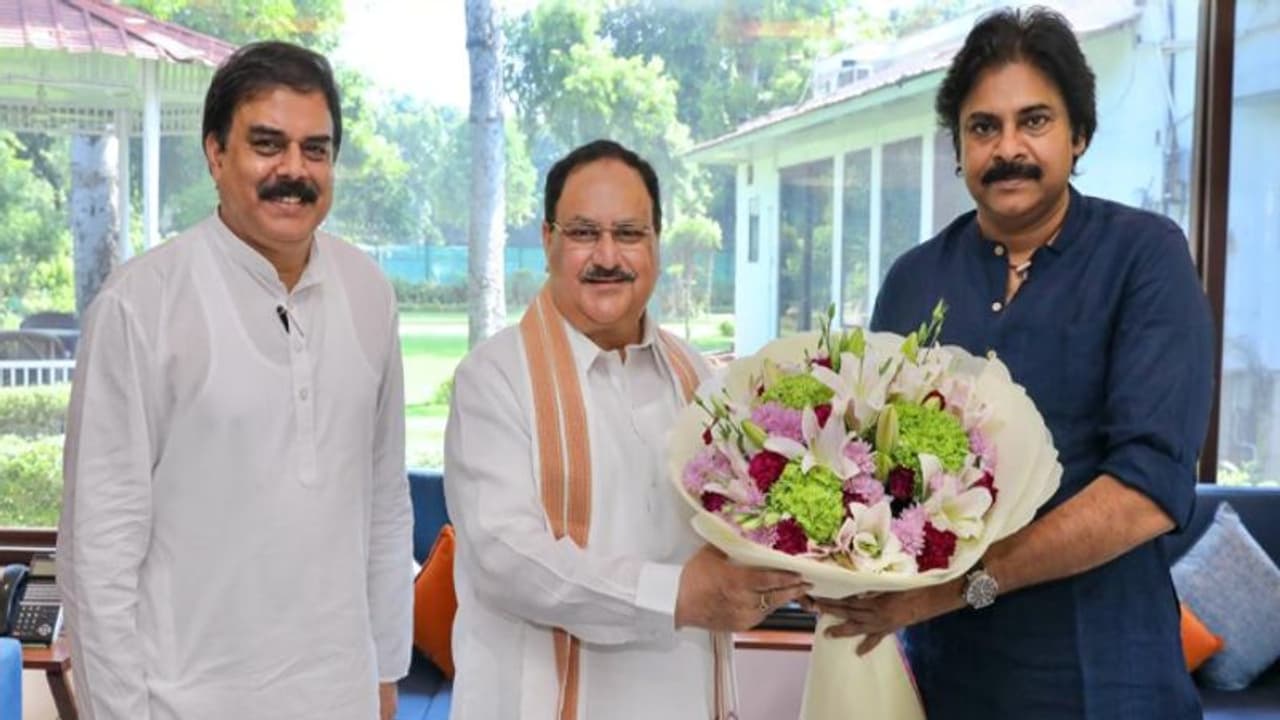 బీజేపీ జాతీయ అధ్యక్షుడు జేపీ నడ్డాతో పవన్ భేటీ.. ఏపీలో పరిస్థితులపై చర్చ..! బీజేపీ జాతీయ అధ్యక్షుడు జేపీ నడ్డాతో పవన్ భేటీ.. ఏపీలో పరిస్థితులపై చర్చ..!