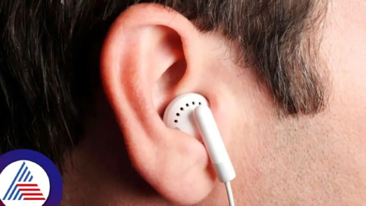 ದೀರ್ಘ ಸಮಯ ಇಯರ್‌ಫೋನ್ ಬಳಸಿದ ಯುವಕ, ಕಿವಿ ಕೇಳದೆ ಕಂಗಾಲು!