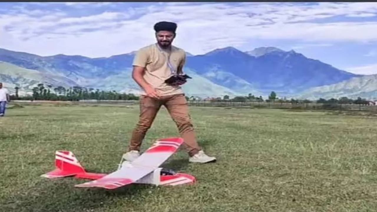 அசத்தல்.. மருத்துவமனைகளுக்கு ரத்தம் எடுத்து செல்ல ட்ரோனை உருவாக்கிய காஷ்மீர் இளைஞர்..