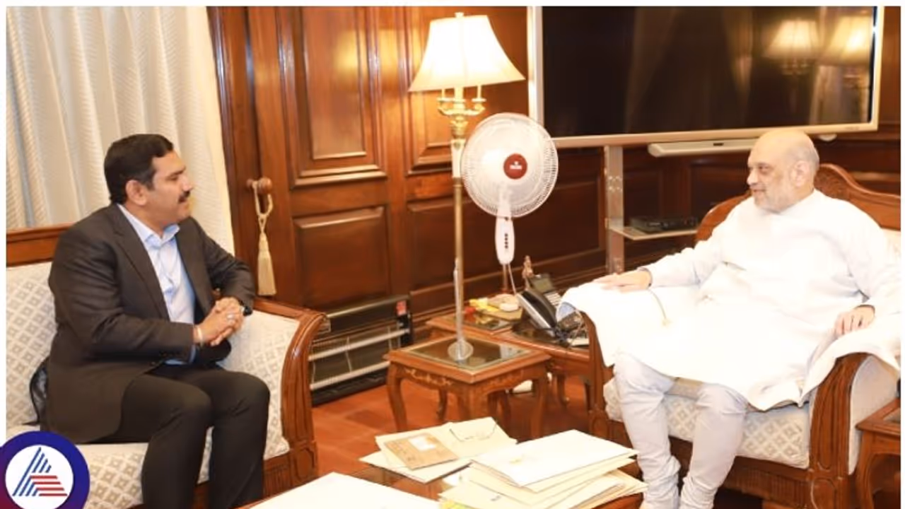 ಬಿಜೆಪಿ ಚಾಣಕ್ಯ ಅಮಿತ್ ಶಾ ಭೇಟಿ ಮಾಡಿದ ಬಿ.ವೈ. ವಿಜಯೇಂದ್ರ: ಚರ್ಚೆಯ ಗುಟ್ಟು ಬಹಿರಂಗ ಬಿಜೆಪಿ ಚಾಣಕ್ಯ ಅಮಿತ್ ಶಾ ಭೇಟಿ ಮಾಡಿದ ಬಿ.ವೈ. ವಿಜಯೇಂದ್ರ: ಚರ್ಚೆಯ ಗುಟ್ಟು ಬಹಿರಂಗ