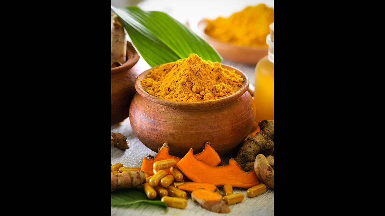 Vastu Tips: பர்ஸில் சிறிய மஞ்சள் கட்டி வைத்தால் என்னவெல்லாம் நடக்கிறது பாருங்கள்!!