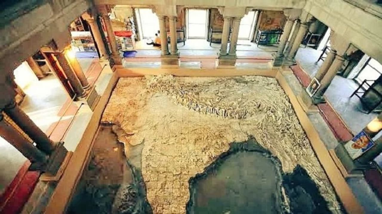 ವಾರಣಾಸಿಯಲ್ಲಿದೆ ಇಡೀ ದೇಶವೇ ಮೆಚ್ಚುವ ಅಖಂಡ ಭಾರತ್ ಮಾತಾ ಮಂದಿರ! ವಾರಣಾಸಿಯಲ್ಲಿದೆ ಇಡೀ ದೇಶವೇ ಮೆಚ್ಚುವ ಅಖಂಡ ಭಾರತ್ ಮಾತಾ ಮಂದಿರ!