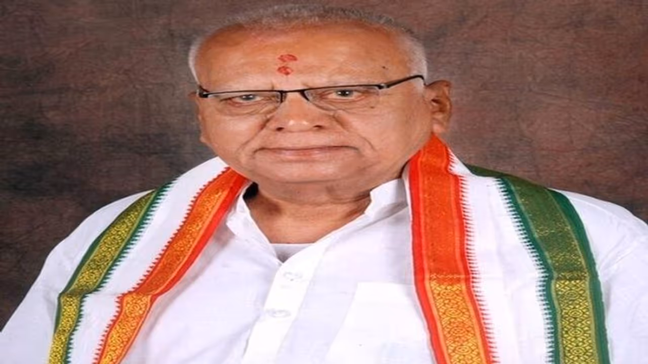 మాజీ మంత్రి చిలుకూరి రామచంద్రారెడ్డి కన్నుమూత.. కాంగ్రెస్ నేతల దిగ్భ్రాంతి మాజీ మంత్రి చిలుకూరి రామచంద్రారెడ్డి కన్నుమూత.. కాంగ్రెస్ నేతల దిగ్భ్రాంతి