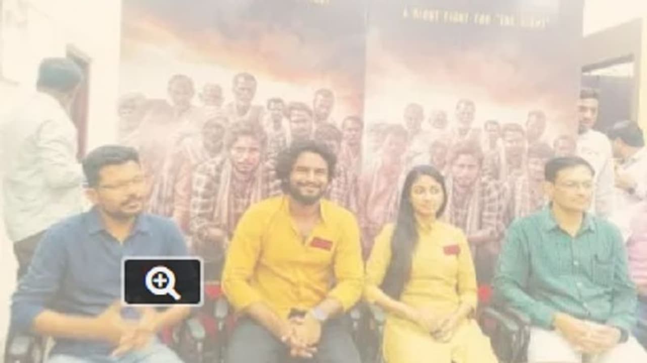 ಸಂಕೇಶ್ವರ: ಕ್ಷೇತ್ರಪತಿ ಚಿತ್ರದಲ್ಲಿ ಉತ್ತರ ಕರ್ನಾಟಕದ ಕಲಾವಿದರು ಶೇ.90ರಷ್ಟು, ನಿರ್ದೇಶಕ ಶ್ರೀಕಾಂತ ಸಂಕೇಶ್ವರ: ಕ್ಷೇತ್ರಪತಿ ಚಿತ್ರದಲ್ಲಿ ಉತ್ತರ ಕರ್ನಾಟಕದ ಕಲಾವಿದರು ಶೇ.90ರಷ್ಟು, ನಿರ್ದೇಶಕ ಶ್ರೀಕಾಂತ