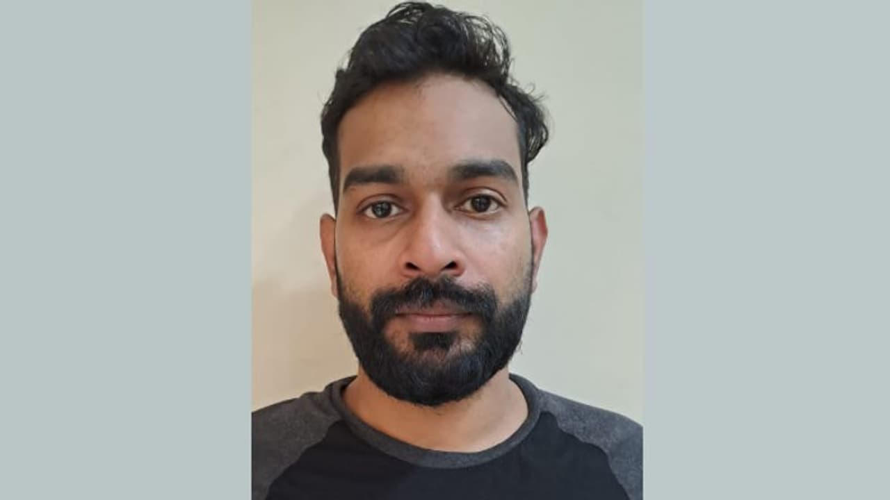 അബുദാബിയിൽ ജോലി വാഗ്ദാനം ചെയ്ത് പണം തട്ടി, മലപ്പുറം സ്വദേശി കൊച്ചിയിൽ പിടിയിൽ അബുദാബിയിൽ ജോലി വാഗ്ദാനം ചെയ്ത് പണം തട്ടി, മലപ്പുറം സ്വദേശി കൊച്ചിയിൽ പിടിയിൽ