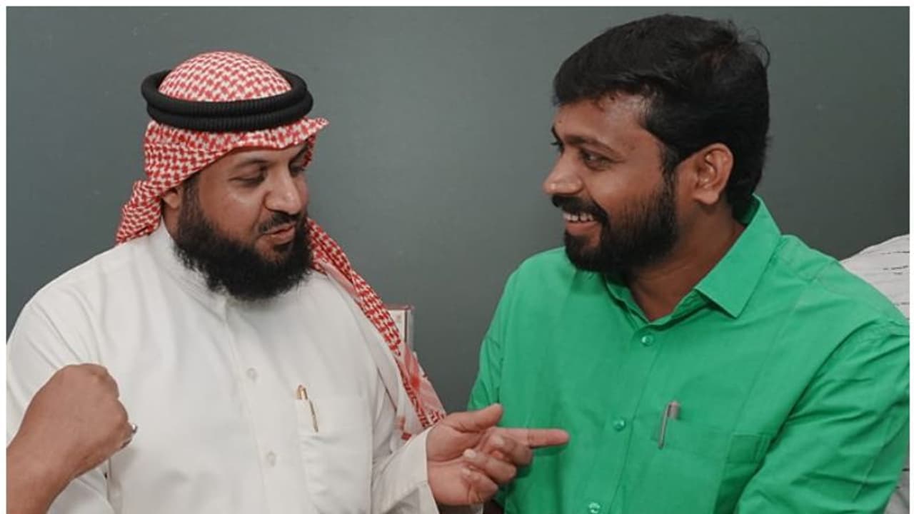 'കേരളത്തിലെ റോഡുകളിലെ മാറ്റം അത്ഭുതപ്പെടുത്തി'; പുകഴ്ത്തി കുവൈത്തിയായ ഷെയ്ഖ്, കുറിപ്പ് പങ്കുവെച്ച് എം വിജിൻ 'കേരളത്തിലെ റോഡുകളിലെ മാറ്റം അത്ഭുതപ്പെടുത്തി'; പുകഴ്ത്തി കുവൈത്തിയായ ഷെയ്ഖ്, കുറിപ്പ് പങ്കുവെച്ച് എം വിജിൻ