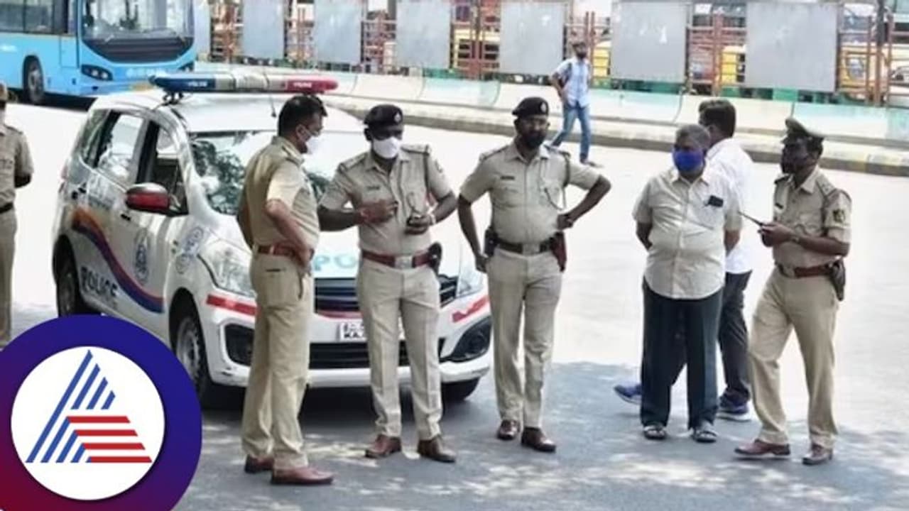 ಶಂಕಿತ ಉಗ್ರನ ಮನೇಲಿ 4 ಸಜೀವ ಗ್ರೆನೇಡ್ ವಶಕ್ಕೆ! ಶಂಕಿತ ಉಗ್ರನ ಮನೇಲಿ 4 ಸಜೀವ ಗ್ರೆನೇಡ್ ವಶಕ್ಕೆ!