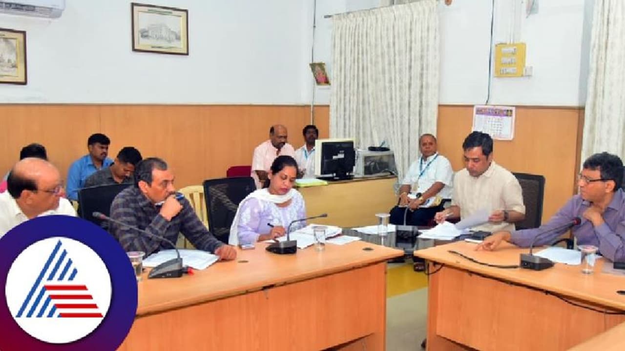 ಮತದಾರರ ಪಟ್ಟಿವಿಶೇಷ ಪರಿಷ್ಕರಣೆ: ಪತಪಟ್ಟಿಯಲ್ಲಿ ಹೆಸರಿಲ್ವಾ? ಈಗ ಸೇರಿಸಿ ಮತದಾರರ ಪಟ್ಟಿವಿಶೇಷ ಪರಿಷ್ಕರಣೆ: ಪತಪಟ್ಟಿಯಲ್ಲಿ ಹೆಸರಿಲ್ವಾ? ಈಗ ಸೇರಿಸಿ