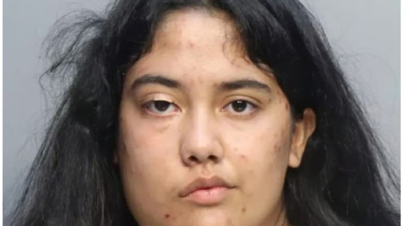 മൂന്ന് വയസുള്ള സ്വന്തം മകനെ കൊല്ലാന് വാടക കൊലയാളിയെ ഏല്പ്പിച്ച അമ്മ അറസ്റ്റില്; കുടുക്കിയത് വെബ്സൈറ്റ് മൂന്ന് വയസുള്ള സ്വന്തം മകനെ കൊല്ലാന് വാടക കൊലയാളിയെ ഏല്പ്പിച്ച അമ്മ അറസ്റ്റില്; കുടുക്കിയത് വെബ്സൈറ്റ്