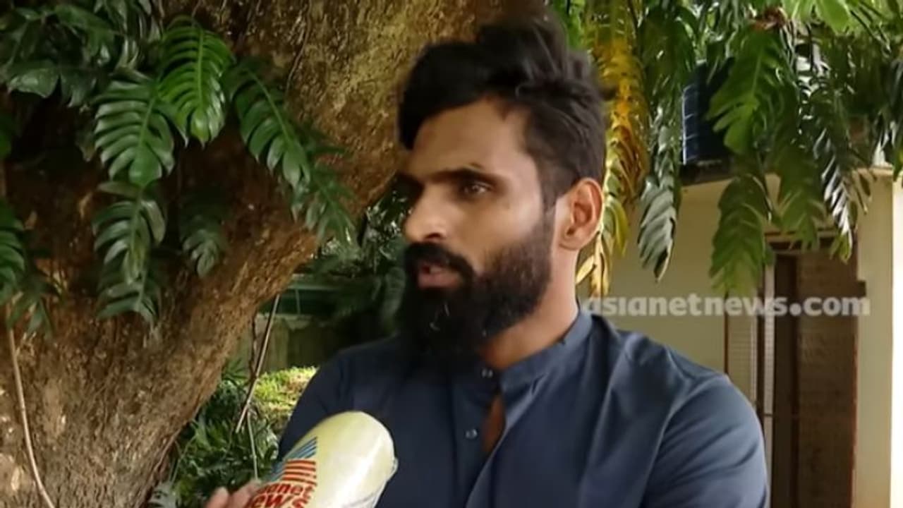 'മണിപ്പൂർ കത്തുമ്പോൾ അധികാരികൾ ഊര് ചുറ്റുന്നു', കേന്ദ്ര സര്ക്കാരിനെ രൂക്ഷമായി വിമര്ശിച്ച് സി കെ വിനീത് 'മണിപ്പൂർ കത്തുമ്പോൾ അധികാരികൾ ഊര് ചുറ്റുന്നു', കേന്ദ്ര സര്ക്കാരിനെ രൂക്ഷമായി വിമര്ശിച്ച് സി കെ വിനീത്