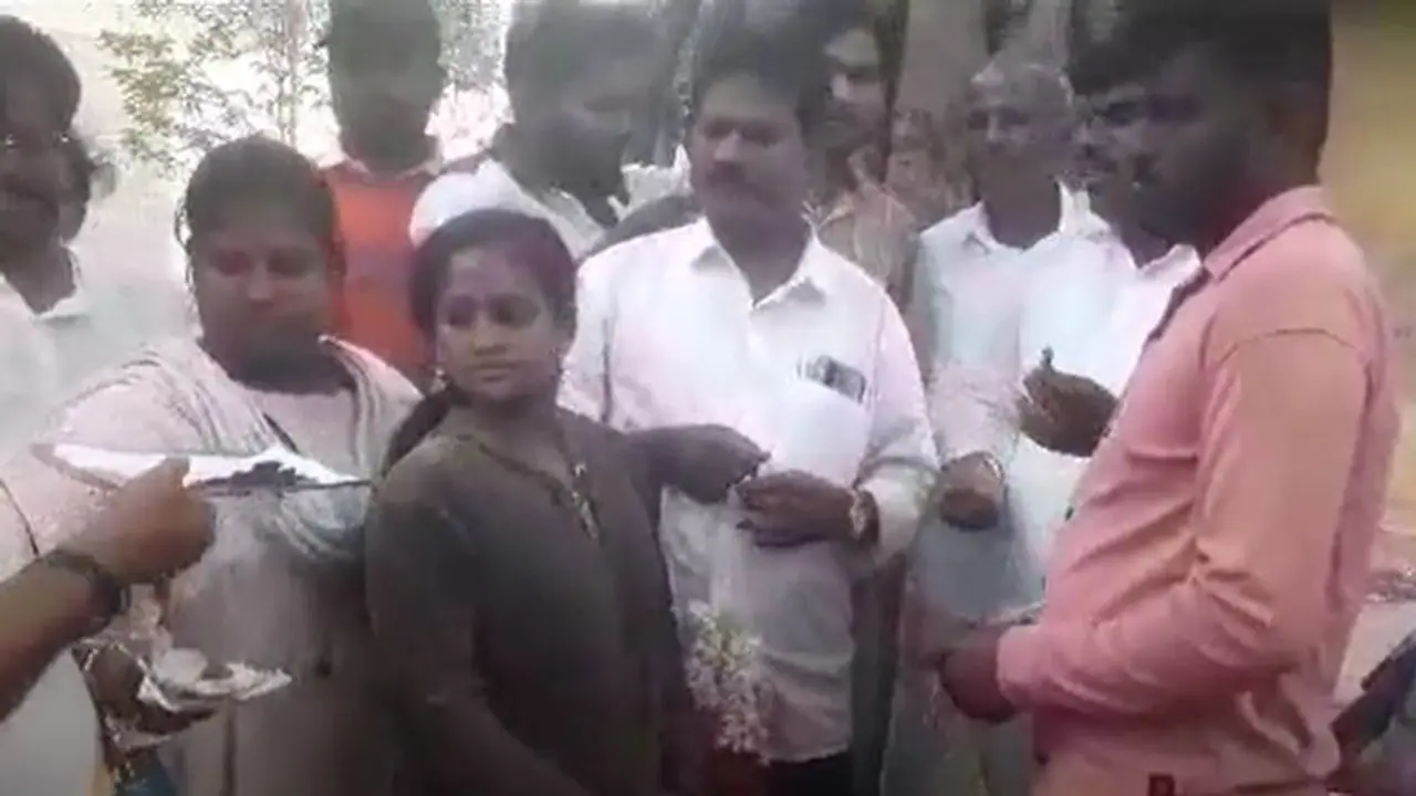 ಪ್ರೀತಿಸಿ, ಗರ್ಭಿಣಿ ಮಾಡಿ ಎಸ್ಕೇಪ್‌ ಆಗಲು ಯತ್ನ, ಯುವಕನಿಗೆ ಥಳಿಸಿ ಮದುವೆ ಮಾಡಿದ ಸಂಘ ಸಂಸ್ಥೆಗಳು!