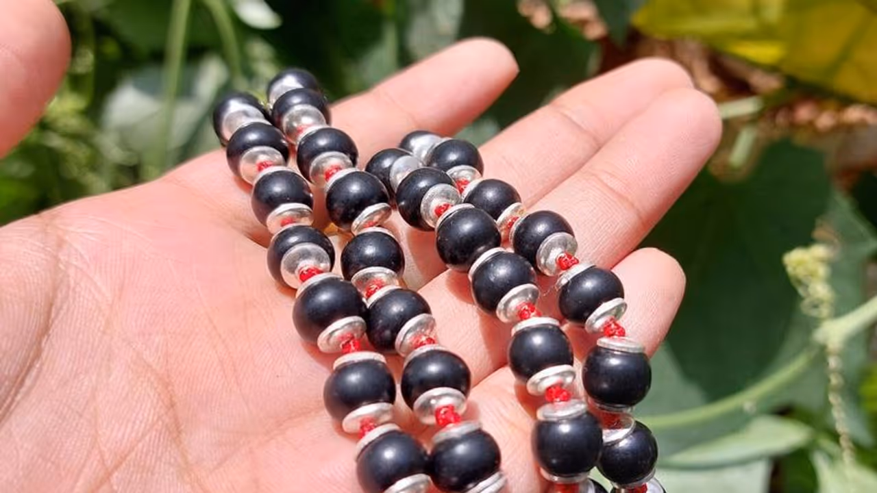 நீங்கள் வாங்கிய கருங்காலி மாலை உண்மையானதா? கண்டுபிடிக்கும் எளிய வழி இதோ..!! நீங்கள் வாங்கிய கருங்காலி மாலை உண்மையானதா? கண்டுபிடிக்கும் எளிய வழி இதோ..!!