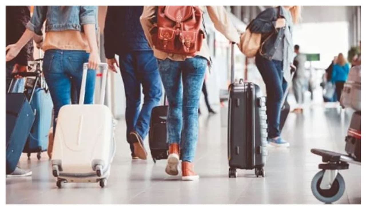 Travel Tips: ಈ ದೇಶಗಳಲ್ಲಿ ನೆಲೆಸಿದ್ರೆ ವಾಸ್ತವ್ಯದ ಜೊತೆ ಹಣವೂ ಸಿಗುತ್ತೆ