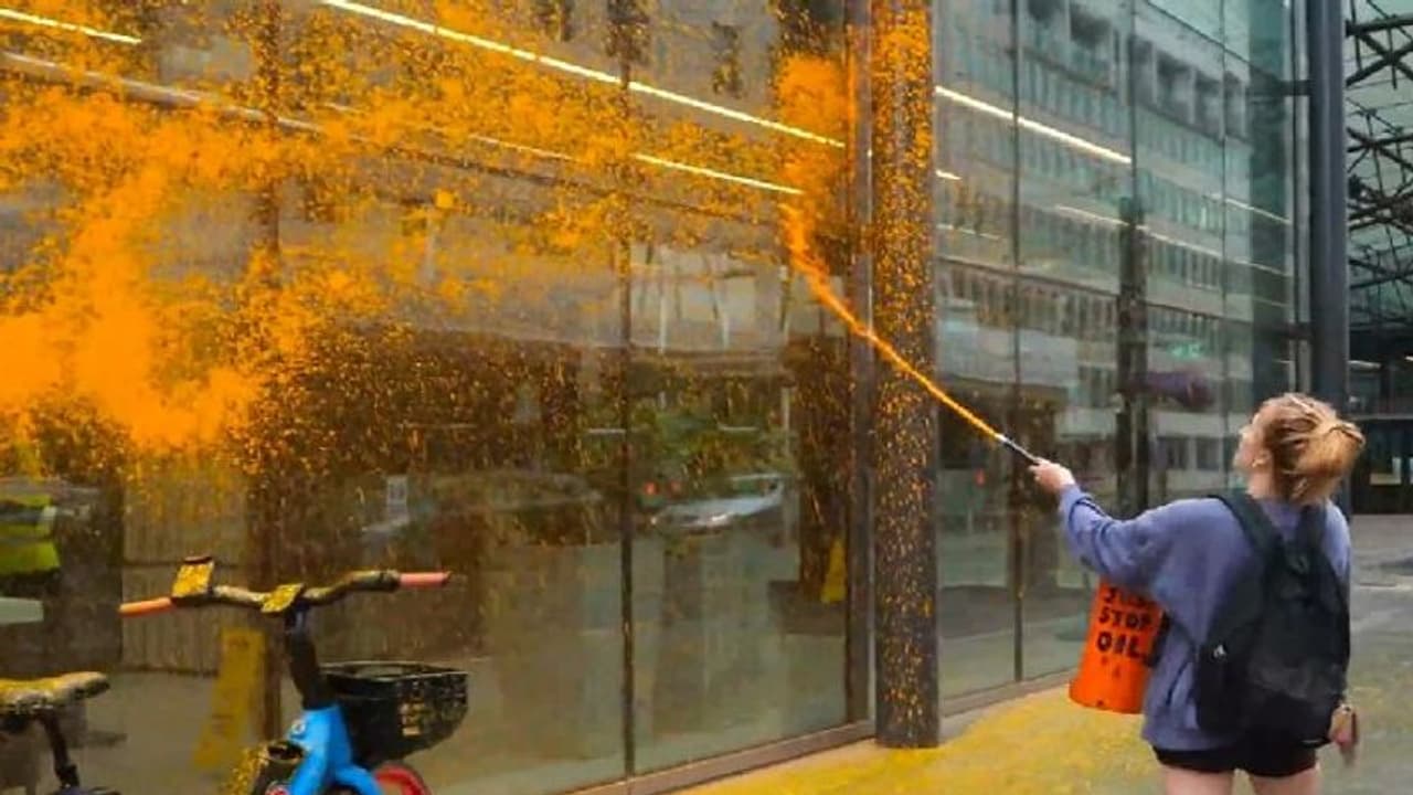 WATCH: 'Just Stop Oil' campaigners target UK's Energy Department building with spray paint WATCH: 'Just Stop Oil' campaigners target UK's Energy Department building with spray paint