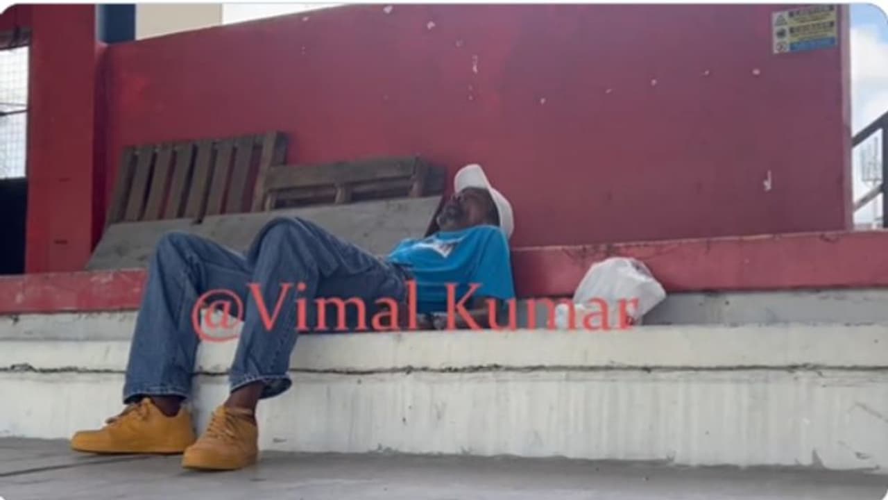 ഇന്ത്യക്കെതിരെ വിന്ഡീസിന്റെ തണുപ്പന് കളി, ആരാധകന് മയങ്ങി വീഡിയോ ഇന്ത്യക്കെതിരെ വിന്ഡീസിന്റെ തണുപ്പന് കളി, ആരാധകന് മയങ്ങി വീഡിയോ