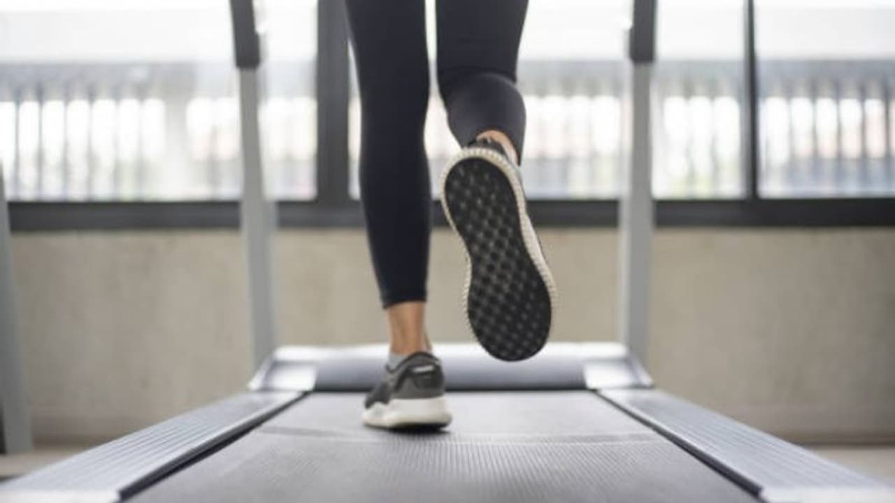 ട്രെഡ്മില്ലില് വ്യായാമം ചെയ്യുന്നതിനിടെ ഷോക്കേറ്റ് മരണം; അപകടമൊഴിവാക്കാൻ ശ്രദ്ധിക്കേണ്ടത്... ട്രെഡ്മില്ലില് വ്യായാമം ചെയ്യുന്നതിനിടെ ഷോക്കേറ്റ് മരണം; അപകടമൊഴിവാക്കാൻ ശ്രദ്ധിക്കേണ്ടത്...