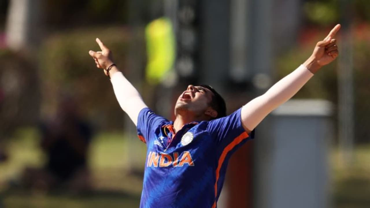 എമേര്‍ജിംഗ് ഏഷ്യാ കപ്പ്: ഇന്ത്യ പാകിസ്ഥാന്‍ സ്വപ്‌ന ഫൈനല്‍, സെമിയില്‍ ബംഗ്ലാദേശിനെ എറിഞ്ഞിട്ട് നിഷാന്ത്