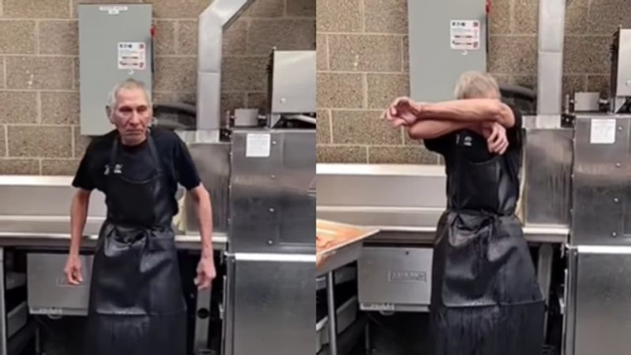 'കണ്ണ് നനയാതെ ഇത് കാണുന്നതെങ്ങനെ'; ഹോട്ടലില് പാത്രം കഴുകുന്ന വൃദ്ധന് കിട്ടിയ പിറന്നാള് സമ്മാനം 'കണ്ണ് നനയാതെ ഇത് കാണുന്നതെങ്ങനെ'; ഹോട്ടലില് പാത്രം കഴുകുന്ന വൃദ്ധന് കിട്ടിയ പിറന്നാള് സമ്മാനം