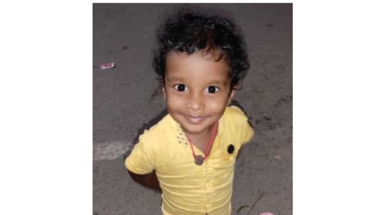 ഇരട്ടസഹോദരനൊപ്പം കളിക്കുന്നതിനിടെ ബാൽക്കണിയിൽ നിന്ന് വീണു; 4 വയസ്സുകാരന് ദാരുണാന്ത്യം 