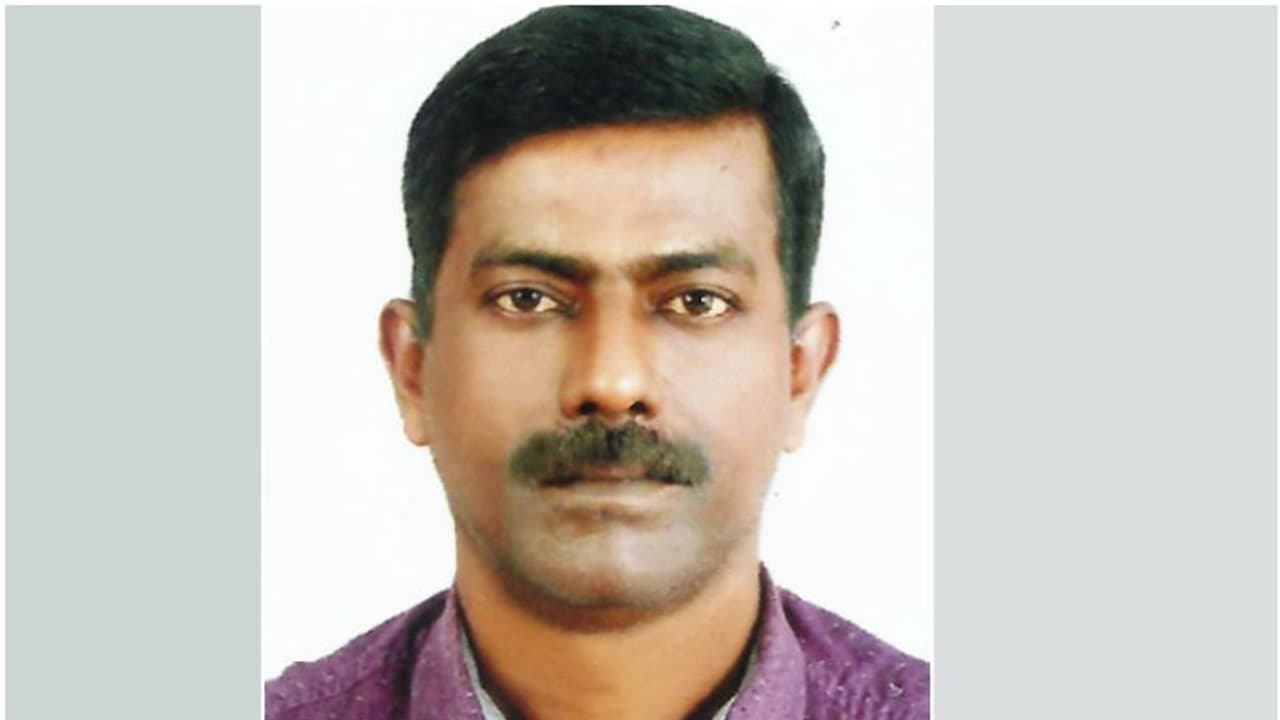 ഹൃദയാഘാതം മൂലം മരിച്ച മലയാളിയുടെ മൃതദേഹം സൗദിയിൽ സംസ്കരിച്ചു ഹൃദയാഘാതം മൂലം മരിച്ച മലയാളിയുടെ മൃതദേഹം സൗദിയിൽ സംസ്കരിച്ചു