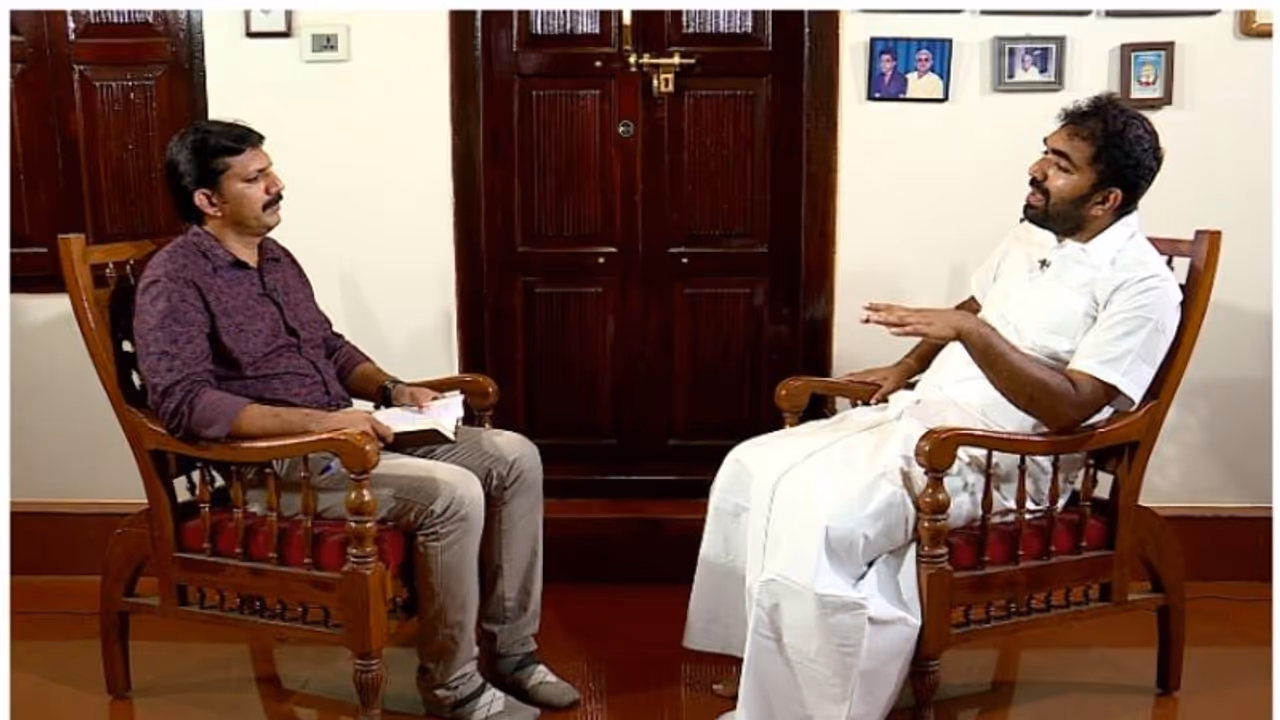 'ഉമ്മൻ ചാണ്ടിക്ക് പിൻഗാമിയോ പകരക്കാരനോ ഇല്ല, ആര് മത്സരിക്കണമെന്ന് തീരുമാനിക്കേണ്ടത് പാർട്ടി'; ചാണ്ടി ഉമ്മൻ 'ഉമ്മൻ ചാണ്ടിക്ക് പിൻഗാമിയോ പകരക്കാരനോ ഇല്ല, ആര് മത്സരിക്കണമെന്ന് തീരുമാനിക്കേണ്ടത് പാർട്ടി'; ചാണ്ടി ഉമ്മൻ