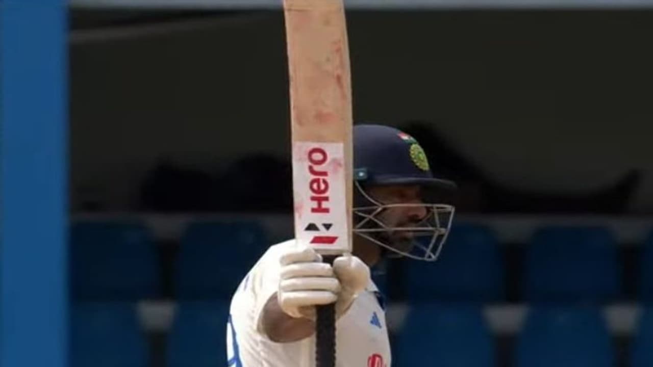 அடுத்தடுத்து பவுண்டரி, ஆல் ஏரியாவுலேயும் ஹீரோவான ரவிச்சந்திரன் அஸ்வின்: இந்தியா 438க்கு ஆல் அவுட்! அடுத்தடுத்து பவுண்டரி, ஆல் ஏரியாவுலேயும் ஹீரோவான ரவிச்சந்திரன் அஸ்வின்: இந்தியா 438க்கு ஆல் அவுட்!