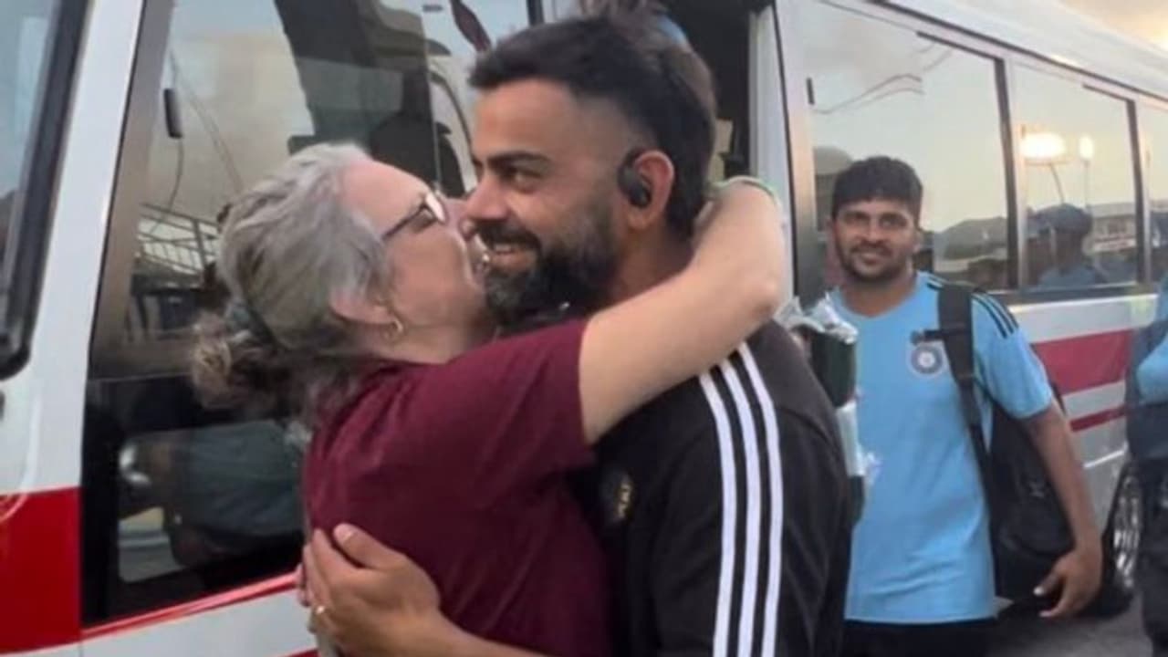 கோலியைப் பார்த்து ஆனந்த கண்ணீர் விட்ட வெஸ்ட் இண்டீஸ் வீரர் ஜோசுவா டா சில்வாவின் தாயார்; வைரலாகும் வீடியோ!