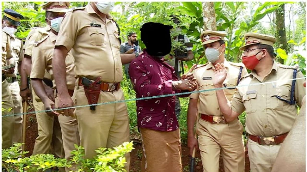 ആറുവയസ്സുകാരനെ ചുറ്റികകൊണ്ട് തലയ്ക്കടിച്ച് കൊന്ന ക്രൂരതയ്ക്ക് വധശിക്ഷ,നാല് കേസുകളിലായി പ്രതിക്ക് മരണം വരെ തടവ് ആറുവയസ്സുകാരനെ ചുറ്റികകൊണ്ട് തലയ്ക്കടിച്ച് കൊന്ന ക്രൂരതയ്ക്ക് വധശിക്ഷ,നാല് കേസുകളിലായി പ്രതിക്ക് മരണം വരെ തടവ്