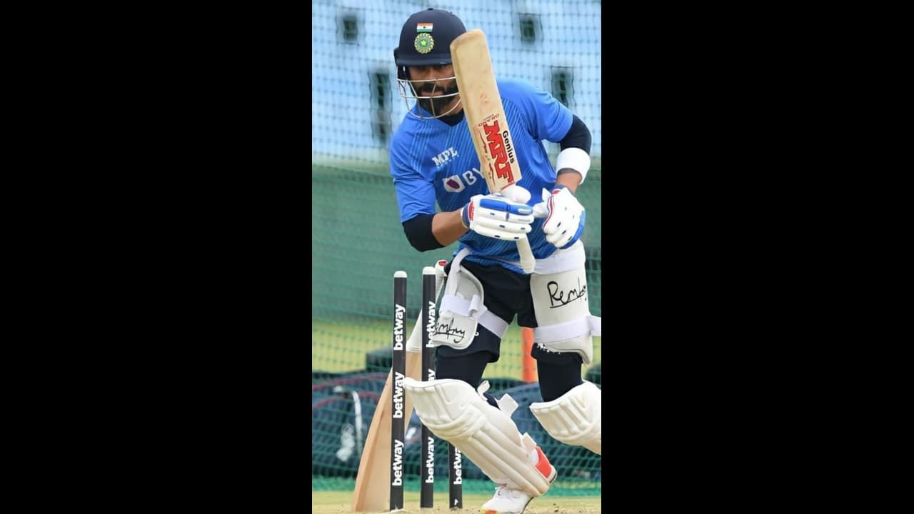 മുന്നില് മൂന്ന് ഏകദിനങ്ങള്; നേട്ടങ്ങള്ക്കരികെ വിരാട് കോലിയും രോഹിത് ശര്മയും! മുന്നില് മൂന്ന് ഏകദിനങ്ങള്; നേട്ടങ്ങള്ക്കരികെ വിരാട് കോലിയും രോഹിത് ശര്മയും!