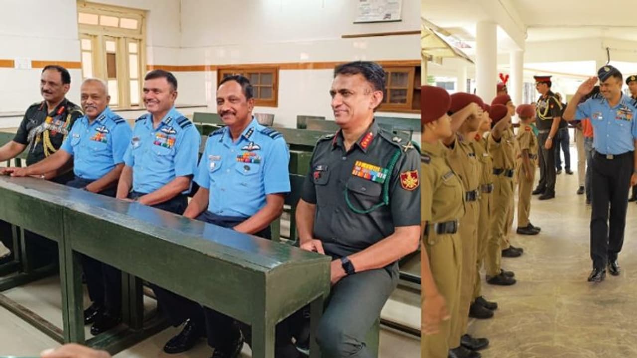 'ഓൾഡ് ബോയ്സ് ഓൺ സ്റ്റേജ്'; കഴക്കൂട്ടത്ത് നടന്ന അപൂർവ്വ സംഗമം ! 'ഓൾഡ് ബോയ്സ് ഓൺ സ്റ്റേജ്'; കഴക്കൂട്ടത്ത് നടന്ന അപൂർവ്വ സംഗമം !