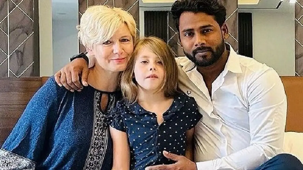 सचिन सीमा हैदर जैसी है ये Love Story, पोलैंड की ये महिला भी Online प्यार में बच्चे के साथ पहुंची हजारीबाग सचिन सीमा हैदर जैसी है ये Love Story, पोलैंड की ये महिला भी Online प्यार में बच्चे के साथ पहुंची हजारीबाग