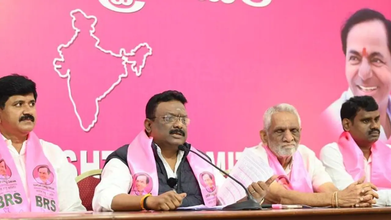 సినిమాలో హీరోఎంట్రీ అనుకుంటున్నారా?కిరణ్ రెడ్డిని తెచ్చి తెలంగాణ అభివృద్ధిపై మాటలా?:కిషన్ రెడ్డిపై దాసోజు ఫైర్ సినిమాలో హీరోఎంట్రీ అనుకుంటున్నారా?కిరణ్ రెడ్డిని తెచ్చి తెలంగాణ అభివృద్ధిపై మాటలా?:కిషన్ రెడ్డిపై దాసోజు ఫైర్