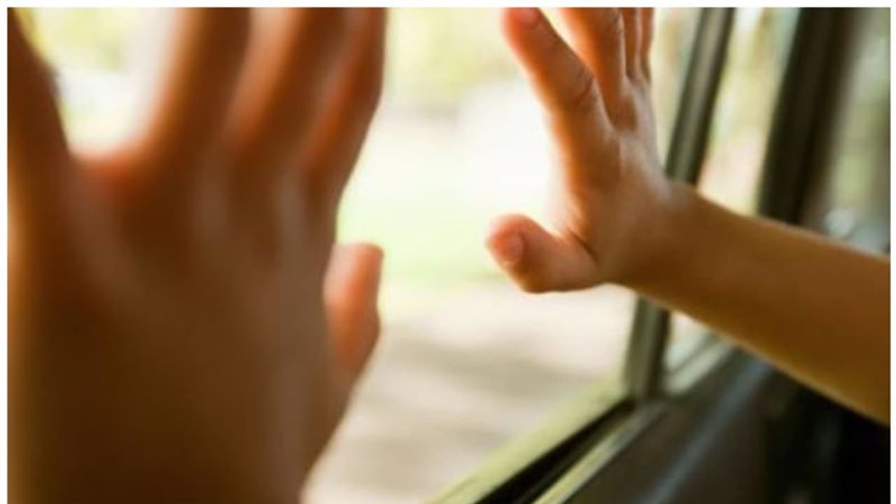 ചുട്ടുപഴുത്ത കാറില്‍ തനിച്ച് അഞ്ചു മണിക്കൂര്‍; 10 മാസം പ്രായമായ കുഞ്ഞിന് ദാരുണാന്ത്യം