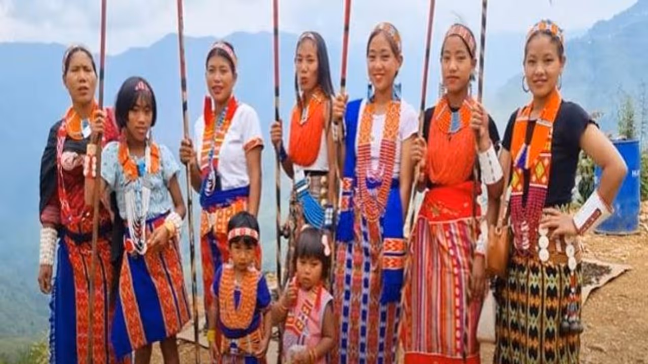 ഒറ്റപ്പുരുഷനും പ്രവേശനമില്ലാത്ത ഉത്സവം, പ്രാർത്ഥന, പാട്ട്, നൃത്തം, എലിയടക്കമുള്ള ഭക്ഷണം