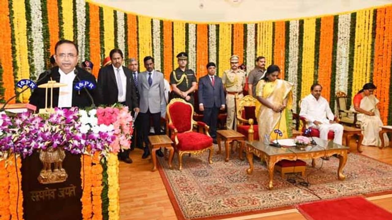తెలంగాణ హైకోర్టు చీఫ్ జస్టిస్‌గా అలోక్ అరాధే :ప్రమాణం చేయించిన గవర్నర్