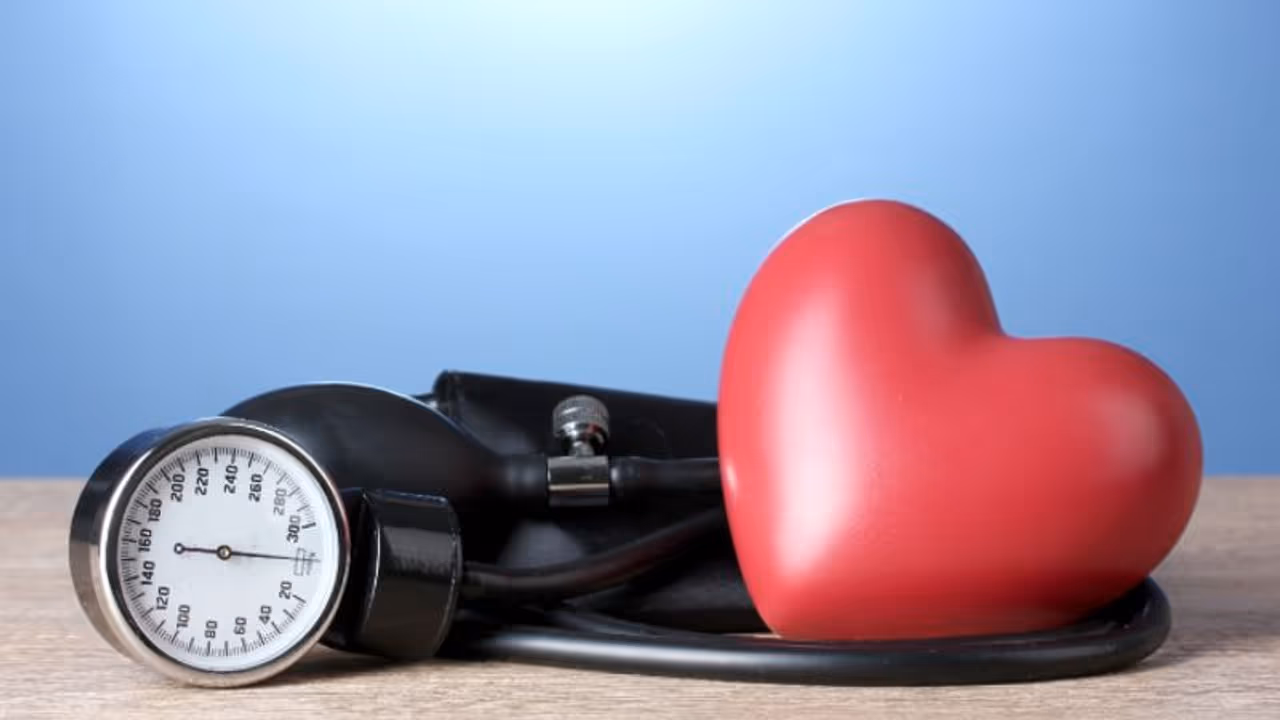 ഉയർന്ന രക്തസമ്മർദ്ദം; തിരിച്ചറിയാം ശ്രദ്ധിക്കാതെ പോകുന്ന ഈ ലക്ഷണങ്ങളെ... 