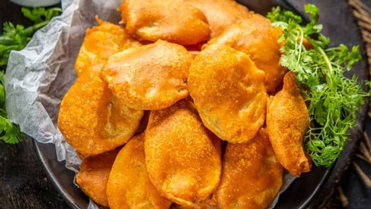 തണുപ്പുള്ള വൈകുന്നേരത്തിന് നല്ല ചൂടൻ ഉരുളക്കിഴങ്ങ് പക്കാവടയും ചട്ണിയും ഇങ്ങനെ തയ്യാറാക്കിനോക്കൂ... തണുപ്പുള്ള വൈകുന്നേരത്തിന് നല്ല ചൂടൻ ഉരുളക്കിഴങ്ങ് പക്കാവടയും ചട്ണിയും ഇങ്ങനെ തയ്യാറാക്കിനോക്കൂ...