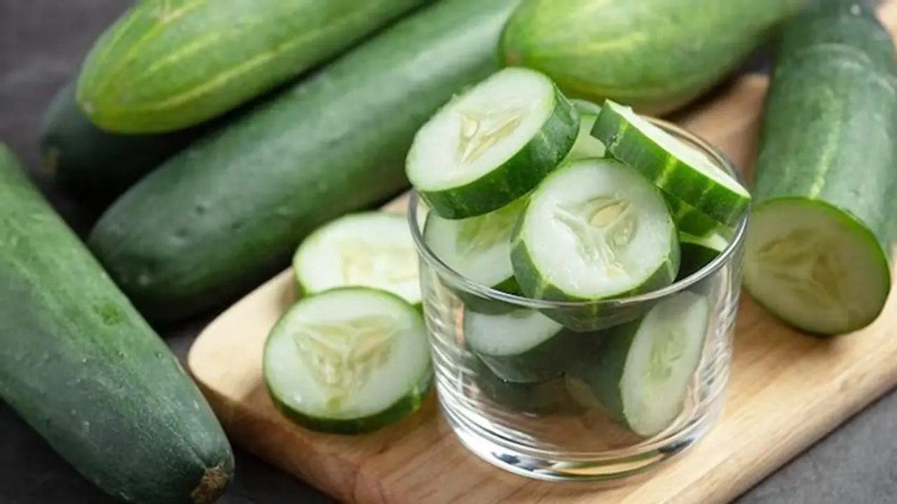 Minimizing Pores to Brightening: 5 extraordinary benefits of Cucumber on your Skin Minimizing Pores to Brightening: 5 extraordinary benefits of Cucumber on your Skin