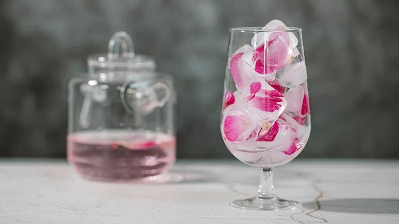 5 incredible ways of how Rose Water is beneficial for Eyes