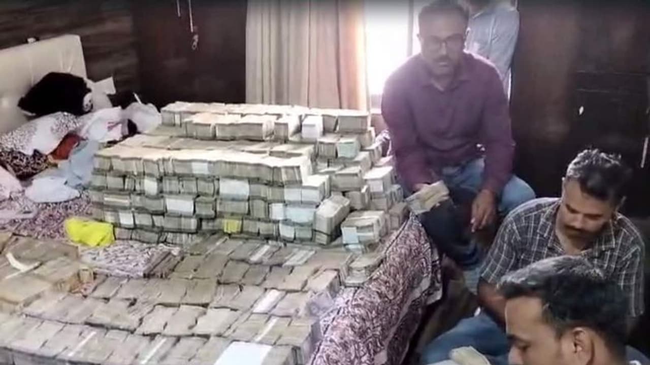 ஆன்லைன் சூதாட்டம்... ரூ.5 கோடி சம்பாதித்து, ரூ.58 கோடியை இழந்த நபர்! ஏமாற்றியவர் வீட்டில் கட்டுக்கட்டாக பணம்!