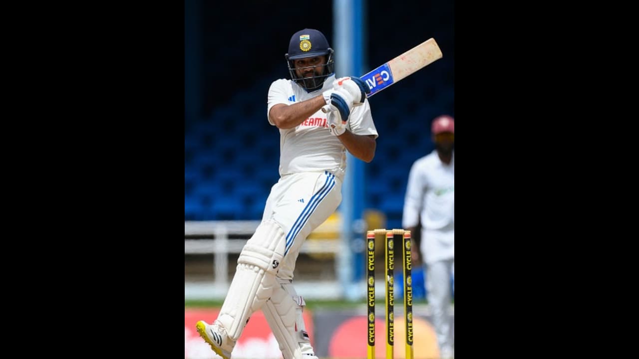 ടി20 ശൈലിയില് രോഹിത്, അടിയോടടി! പിന്നാലെ മഴ, വിന്ഡീസിനെതിരെ ഇന്ത്യയുടെ ലീഡ് 300 കവിഞ്ഞു ടി20 ശൈലിയില് രോഹിത്, അടിയോടടി! പിന്നാലെ മഴ, വിന്ഡീസിനെതിരെ ഇന്ത്യയുടെ ലീഡ് 300 കവിഞ്ഞു