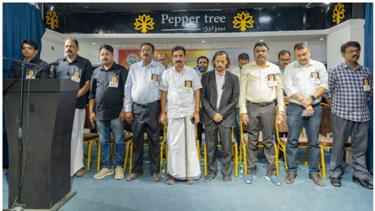 ഉമ്മൻ ചാണ്ടിക്ക് ആദരമർപ്പിച്ച് റിയാദ് മലയാളി സമൂഹം ഉമ്മൻ ചാണ്ടിക്ക് ആദരമർപ്പിച്ച് റിയാദ് മലയാളി സമൂഹം