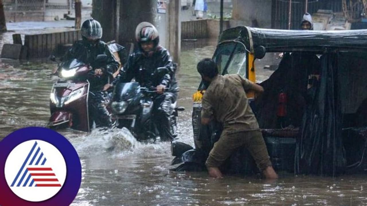 Red Alert: రెడ్ అలర్ట్..మరో 24 గంటలపాటు భారీ నుంచి అతి భారీ వర్షాలు.. Red Alert: రెడ్ అలర్ట్..మరో 24 గంటలపాటు భారీ నుంచి అతి భారీ వర్షాలు..