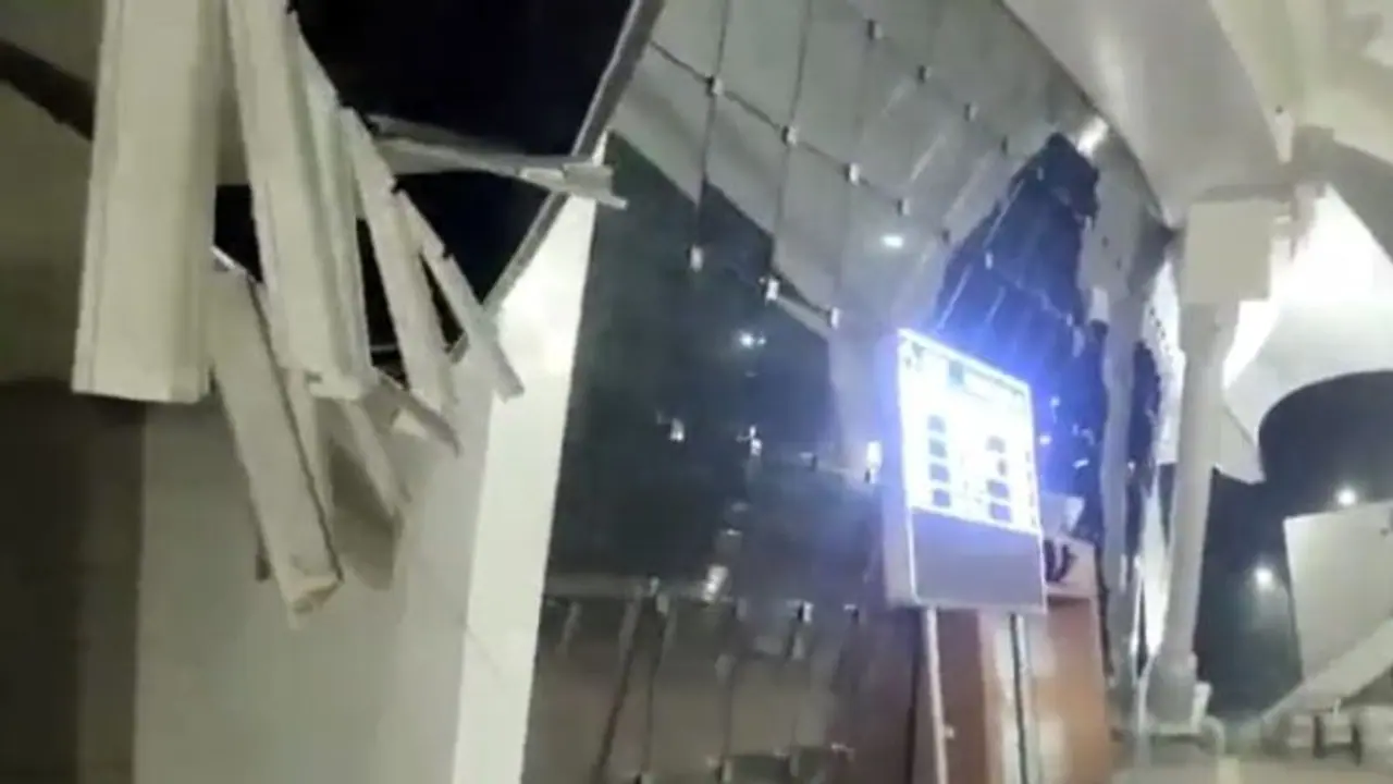 'Seeking sensationalism...' Scindia slams Congress over Veer Savarkar airport's ceiling collapse claim 'Seeking sensationalism...' Scindia slams Congress over Veer Savarkar airport's ceiling collapse claim