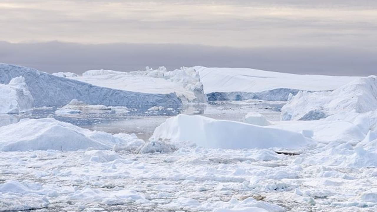 ഗ്രീൻലാൻഡിലെ മഞ്ഞുപാളി ഉരുകുന്നു; ആഗോള സമുദ്രനിരപ്പ് ഉയരും, സമുദ്രതീര നഗരങ്ങള് മുങ്ങുമെന്നും പഠനം ഗ്രീൻലാൻഡിലെ മഞ്ഞുപാളി ഉരുകുന്നു; ആഗോള സമുദ്രനിരപ്പ് ഉയരും, സമുദ്രതീര നഗരങ്ങള് മുങ്ങുമെന്നും പഠനം