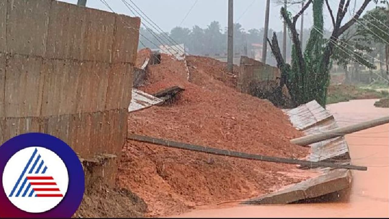 ಉಪ್ಪಿನಂಗಡಿ: ಭಾರಿ ಮಳೆಗೆ ಹೆದ್ದಾರಿ ತಡೆಗೋಡೆ ಕುಸಿತ ಉಪ್ಪಿನಂಗಡಿ: ಭಾರಿ ಮಳೆಗೆ ಹೆದ್ದಾರಿ ತಡೆಗೋಡೆ ಕುಸಿತ