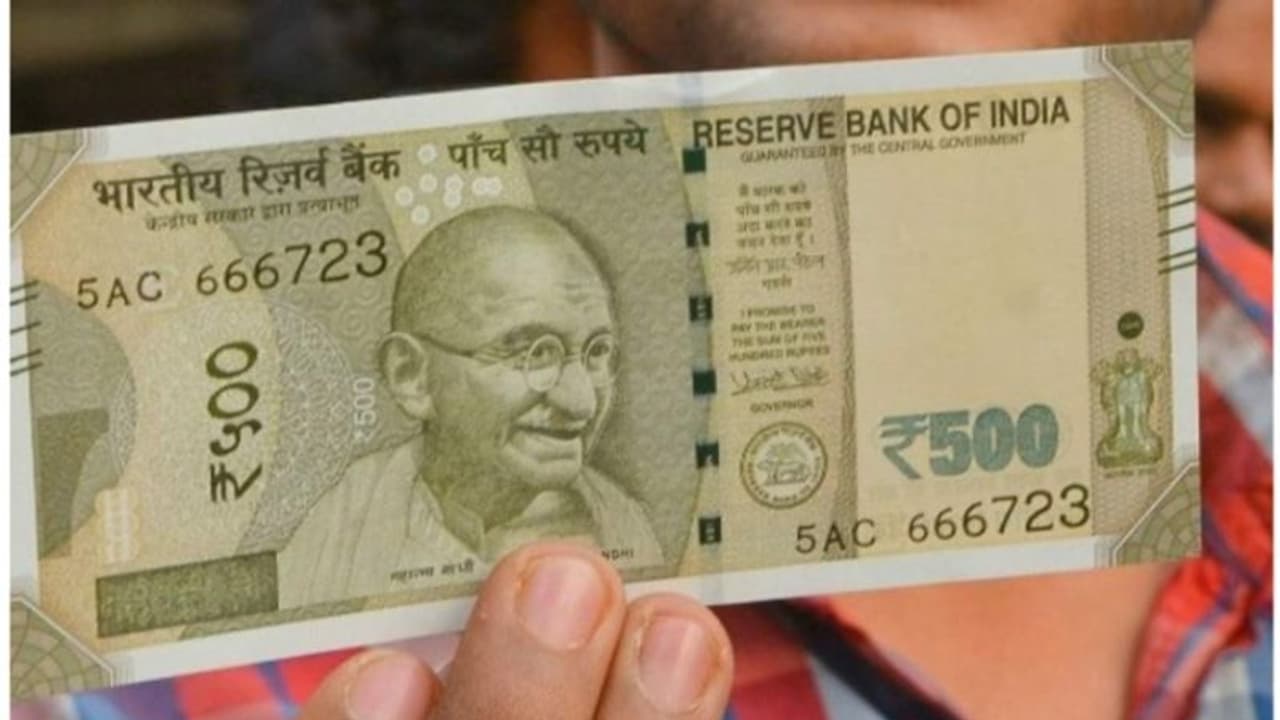 என்னது.. 500 ரூபாய் நோட்டு செல்லாதா? மத்திய நிதியமைச்சகம் சொன்ன பதில் இதுதான்.. என்னது.. 500 ரூபாய் நோட்டு செல்லாதா? மத்திய நிதியமைச்சகம் சொன்ன பதில் இதுதான்..