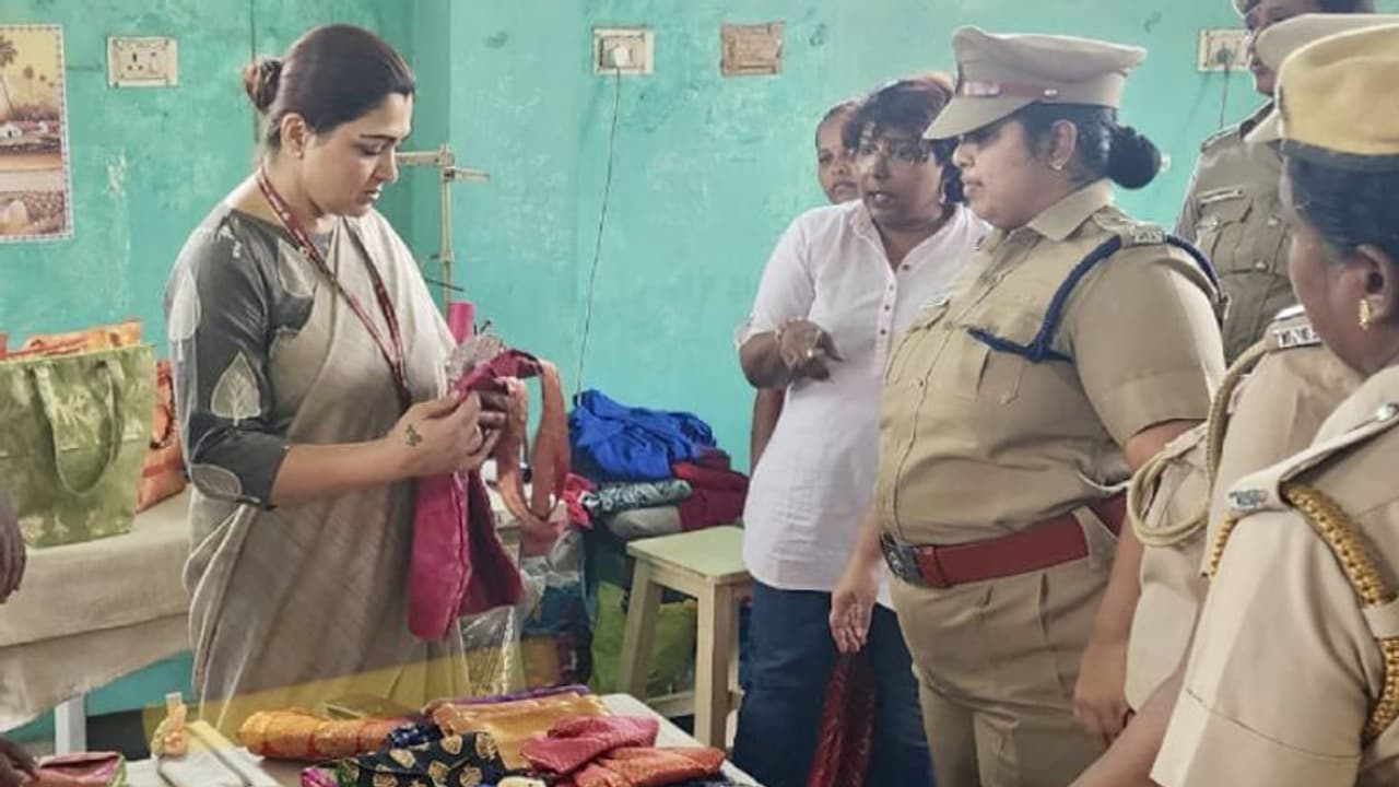 பெண்கள் புழல் சிறை.. திடீரென விசிட் செய்த குஷ்பூ என்ன காரணம்? ஜெயிலருடன் உரையாடிய பின் அவர் போட்ட ட்வீட்!