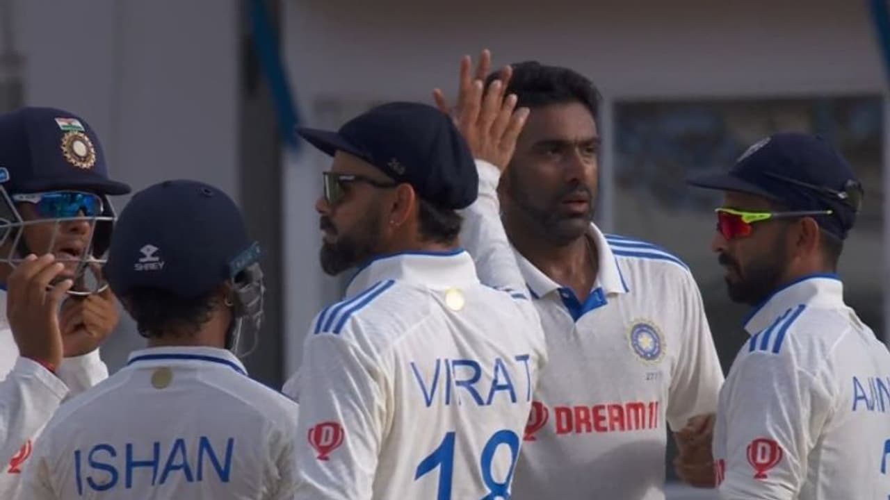 டெஸ்ட் போட்டியின் கடைசி நாளில் இந்தியா: இனிமேல் 5 மாசத்திற்கு டெஸ்ட் இல்லையா? டெஸ்ட் போட்டியின் கடைசி நாளில் இந்தியா: இனிமேல் 5 மாசத்திற்கு டெஸ்ட் இல்லையா?